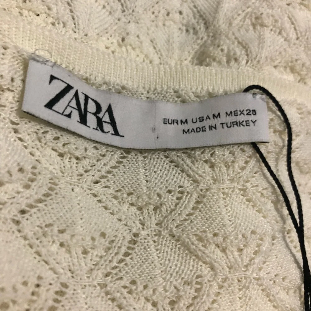 Zara Knit Crop Top Size Medium V-Neck Women's Cream Shirt